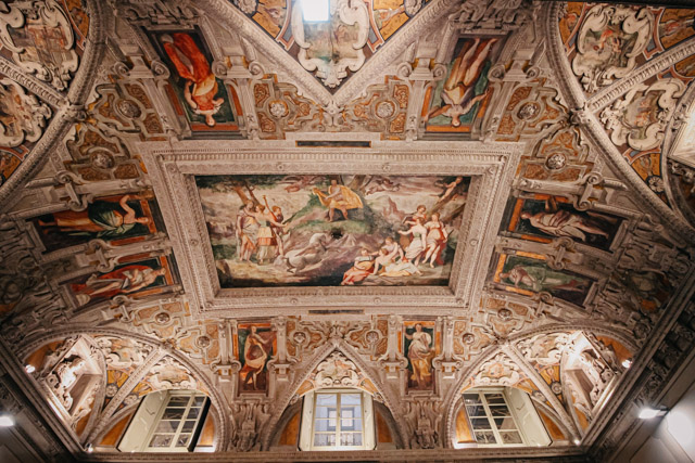Фрески во Дворце Меридиана в Генуе