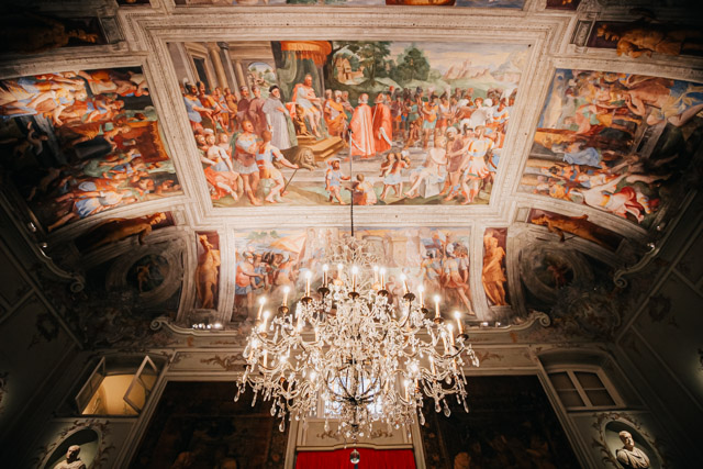 на фото дворец спинола в Генуе, который был открыт в дни ролли в Генуе
