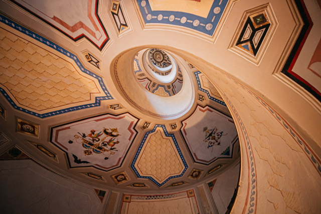 лестница в палаццо Бароцци в Виньоле