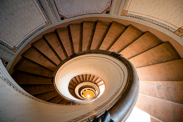 лестница в палаццо Бароцци в Виньоле