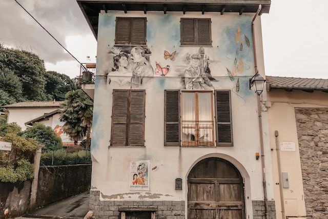 район Орта Сан Джулио Легро с фресками на домах