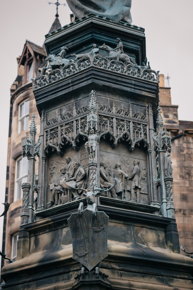 Памятник герцогу Вальтеру Дугласу Скотту на Парламентской площади