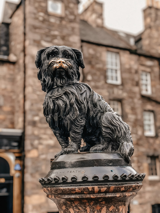 Памятник собачке Бобби в Эдинбурге